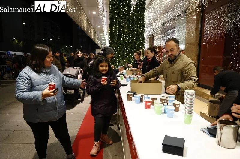 Multitudinario recibimiento a Papá Noel en El Corte Inglés   | Fotos: David Sañudo