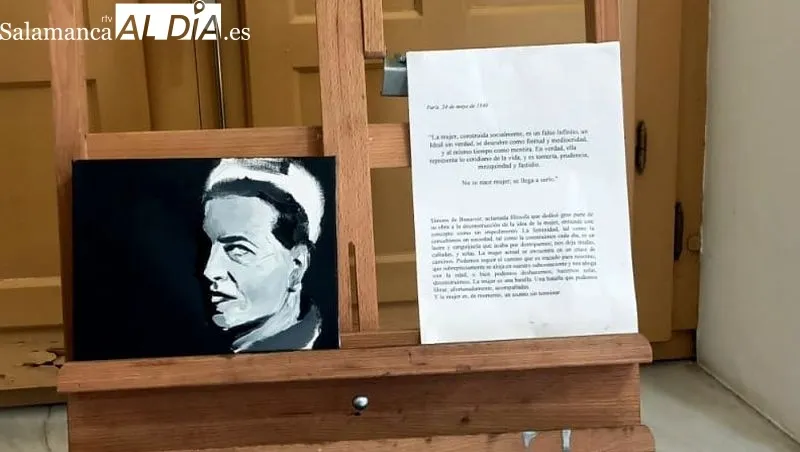 La joven artista Sofía Danailov Esteban presentó su exposición junto con Rosa del Pozo, concejala de cultura