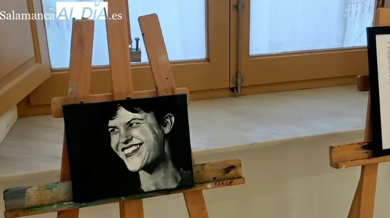 La joven artista Sofía Danailov Esteban presentó su exposición junto con Rosa del Pozo, concejala de cultura