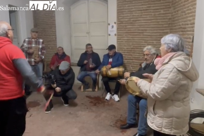 Bracamonte al Día y Luís Berrocal presentan un emotivo documental de la Comparsa en su posible último concierto