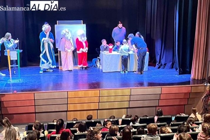 Los Reyes Magos se imponen en las urnas a Papa Noel en una original jornada de votación organizada por el colegio Miguel de Unamuno