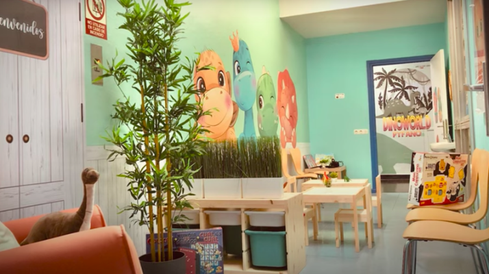 Los dinosaurios, nuevos aliados de los menores con cáncer en el Hospital de Salamanca