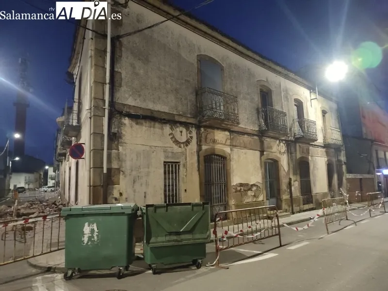 Estado en el que se encuentran varios edificios del centro de Vitigudino / CORRAL