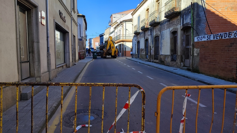 El Ayuntamiento de Vitigudino inicia la demolición de un edificio declarado en ruina / CORRAL