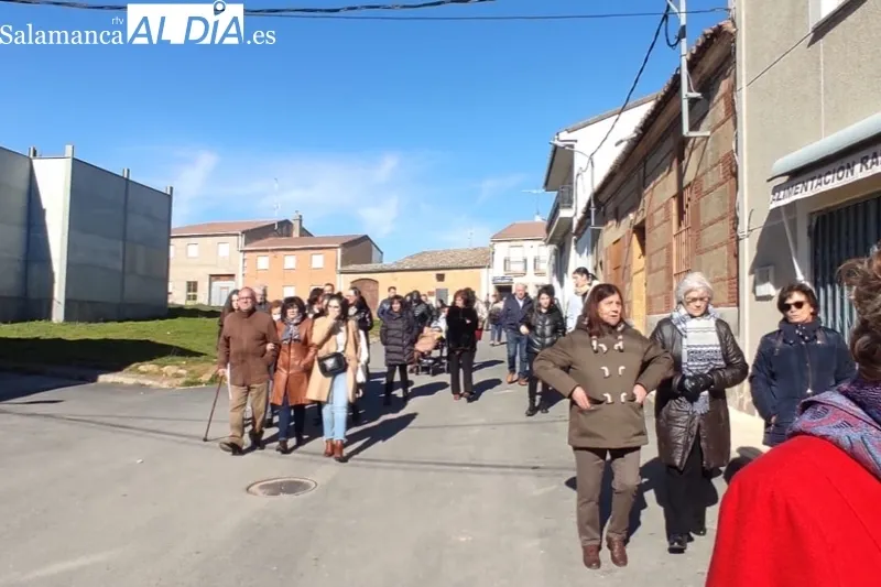 Los vecinos de Villoruela acompañaban a San Sebastian en su tradicional procesión
