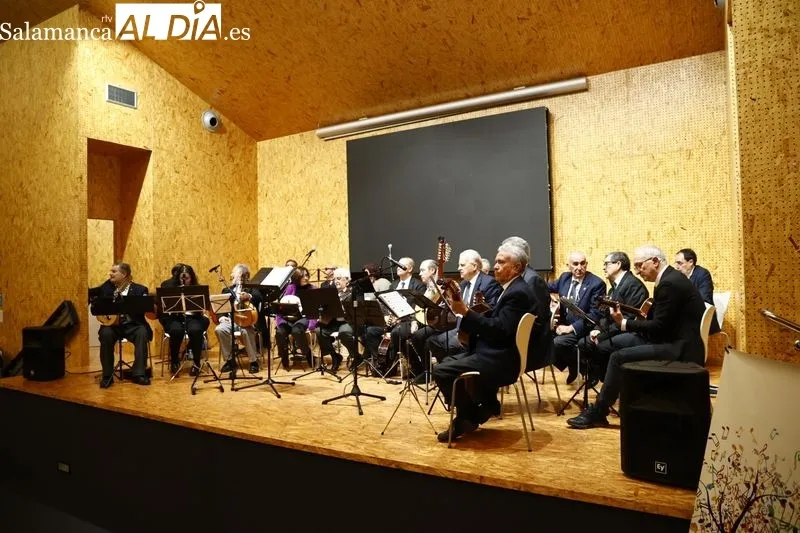 Concierto de la Rondalla Salamanca en el C.M.I Julián Sánchez 'El Charro'. Fotos David Sañudo