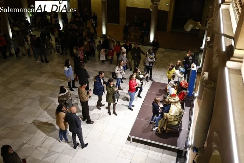 Los Reyes Magos visitan el Casino de Salamanca. Fotos David Sañudo
