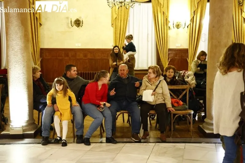 Los Reyes Magos visitan el Casino de Salamanca. Fotos David Sañudo