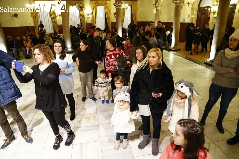 Los Reyes Magos visitan el Casino de Salamanca. Fotos David Sañudo