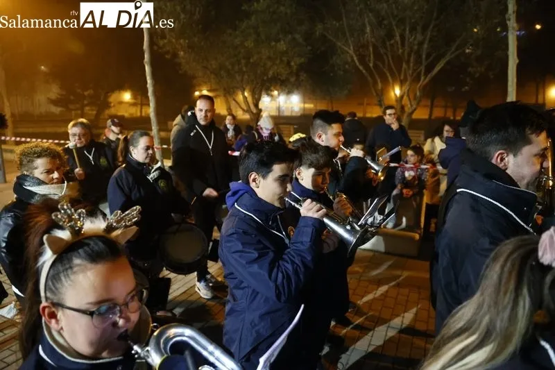 Chocolatada benéfica y concierto en el Zurguen. Fotos David Sañudo
