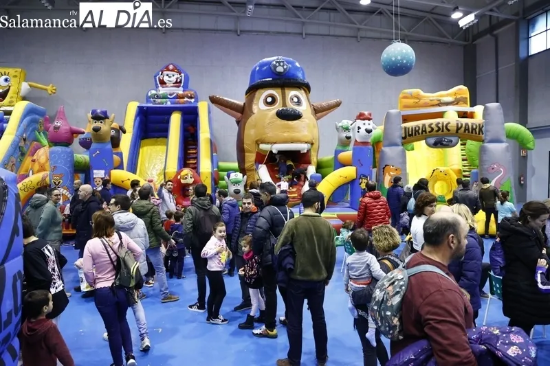 Colas para disfrutar de los últimos días de Navidiver. Fotos David Sañudo