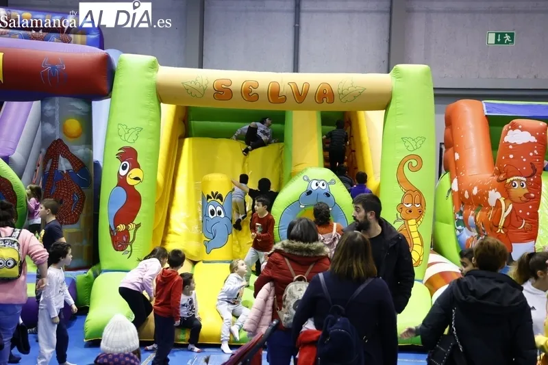 Colas para disfrutar de los últimos días de Navidiver. Fotos David Sañudo