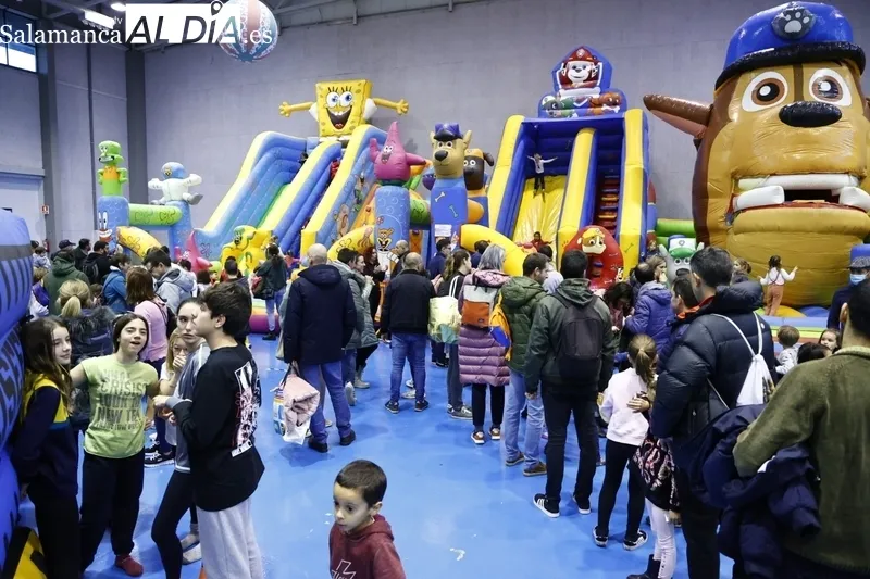 Colas para disfrutar de los últimos días de Navidiver. Fotos David Sañudo
