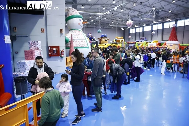 Colas para disfrutar de los últimos días de Navidiver. Fotos David Sañudo