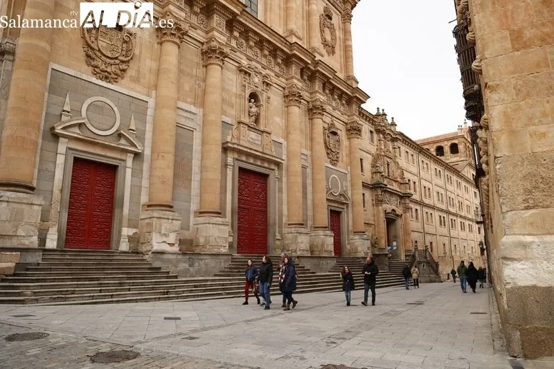 Poca gente por las calles del centro de Salamanca en la mañana de este domingo. Fotos: David Sañudo