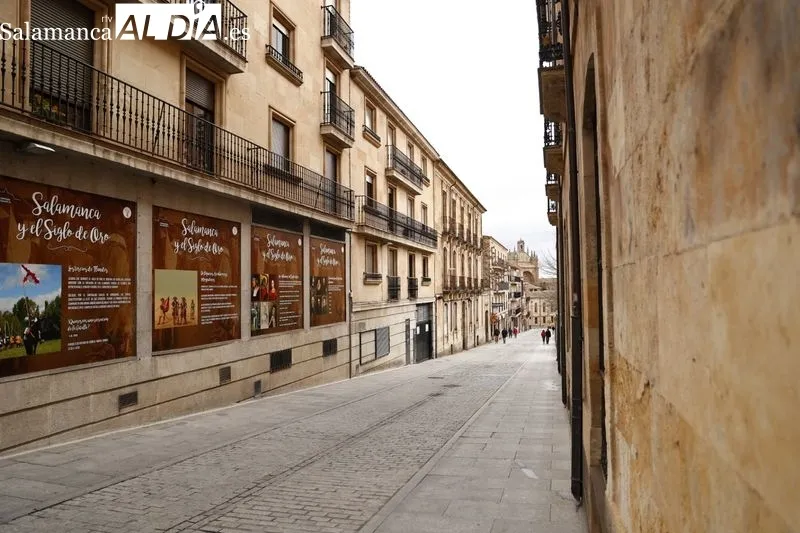 Poca gente por las calles del centro de Salamanca en la mañana de este domingo. Fotos: David Sañudo