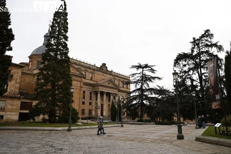 Poca gente por las calles del centro de Salamanca en la mañana de este domingo. Fotos: David Sañudo