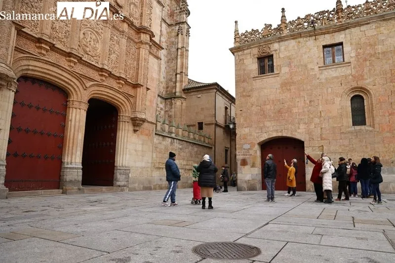 Poca gente por las calles del centro de Salamanca en la mañana de este domingo. Fotos: David Sañudo