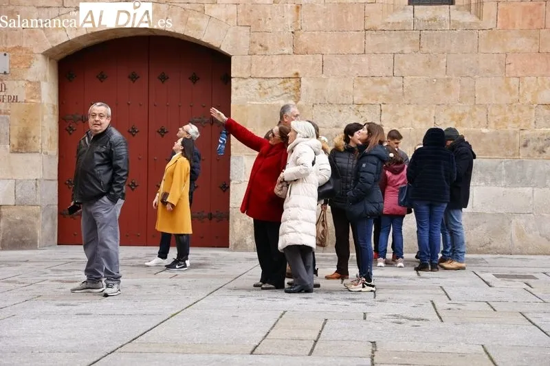 Poca gente por las calles del centro de Salamanca en la mañana de este domingo. Fotos: David Sañudo