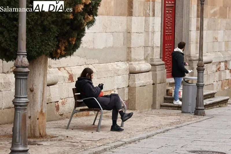 Poca gente por las calles del centro de Salamanca en la mañana de este domingo. Fotos: David Sañudo