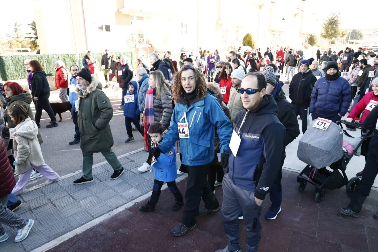 Multitudinaria marcha solidaria por el pequeño Alberto. Fotos David Sañudo