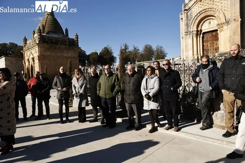 Homenaje a Serafín Holgado de Antonio, este domingo en el cementerio de Salamanca. Fotos: David Sañudo