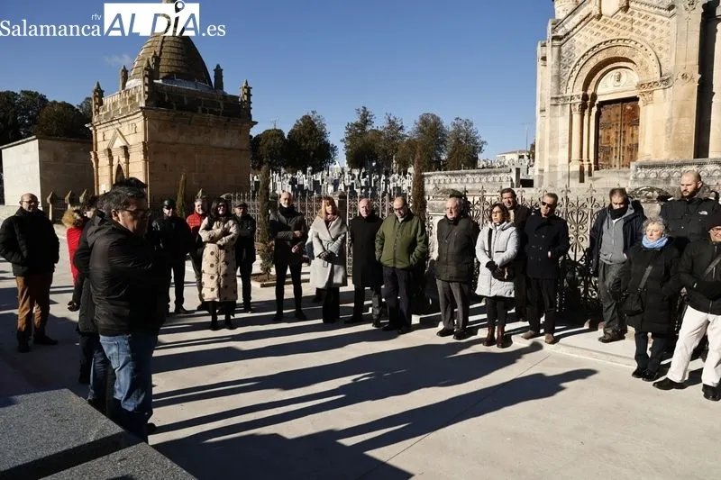 Homenaje a Serafín Holgado de Antonio, este domingo en el cementerio de Salamanca. Fotos: David Sañudo