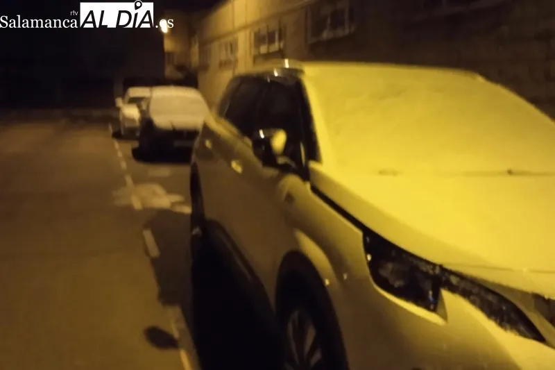 La nieve dejaba una fina capa a su paso por la ciudad y la comarca