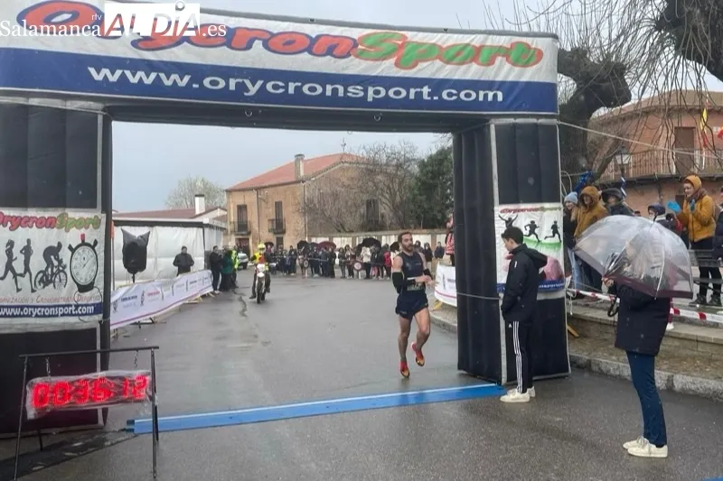 La X Carrera del Roscón de Paradinas tenía lugar este domingo