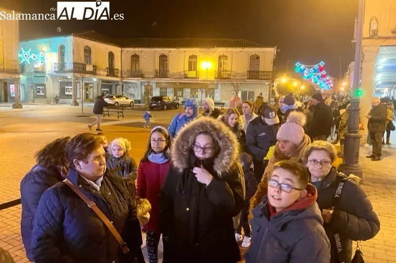 Grandes y pequeños han participado en la recepción a los Reyes Magos