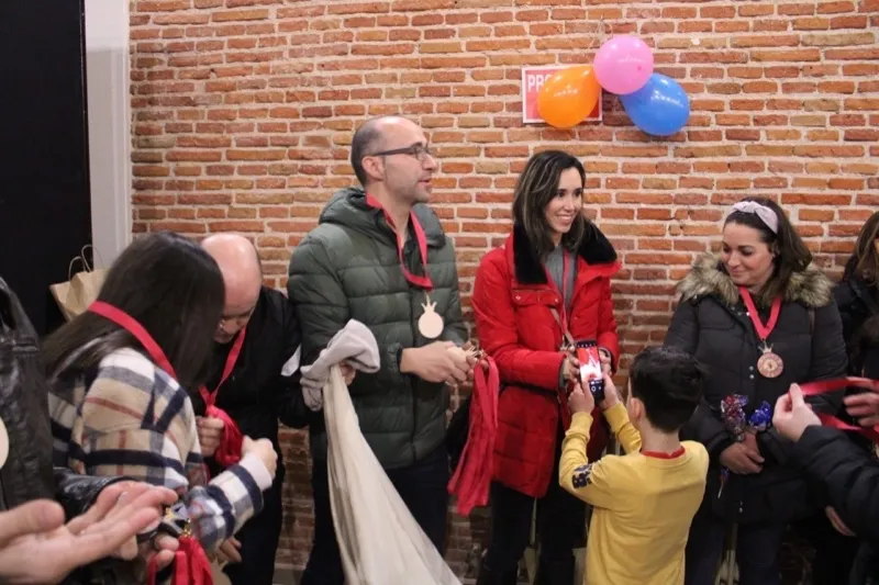 El Ayuntamiento de Paradinas y la organización de la Carrera del Roscón han vivido un emotivo acto de reconocimiento