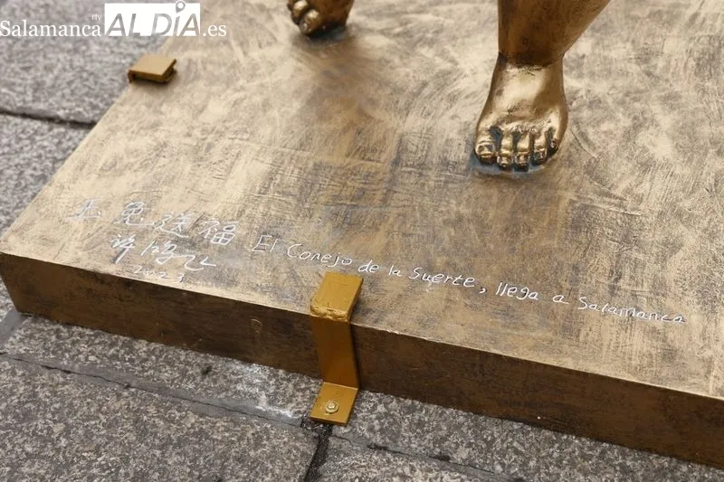 Escultura del artista chino Xu Hongfei en la Plaza Mayor. Foto de David Sañudo