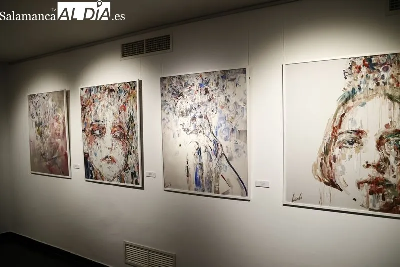 ‘Flores rojas en Salamanca’, exposición de Long Beini en la Torre de los Anaya. Foto de David Sañudo