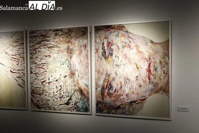 ‘Flores rojas en Salamanca’, exposición de Long Beini en la Torre de los Anaya. Foto de David Sañudo