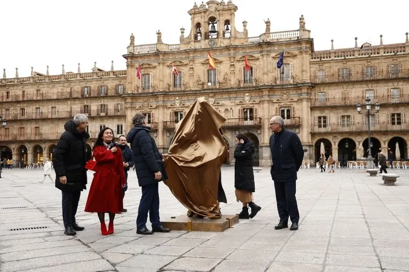 Escultura del artista chino Xu Hongfei en la Plaza Mayor. Foto de David Sañudo