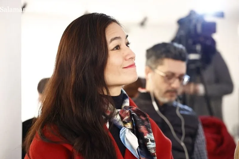 ‘Flores rojas en Salamanca’, exposición de Long Beini en la Torre de los Anaya. Foto de David Sañudo