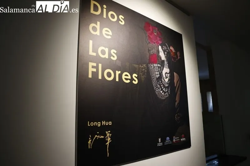 ‘Flores rojas en Salamanca’, exposición de Long Beini en la Torre de los Anaya. Foto de David Sañudo