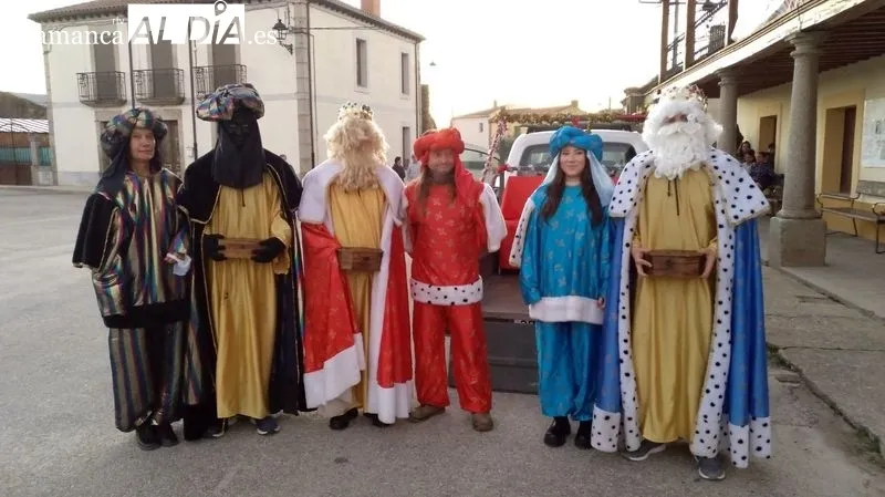 Los Reyes Magos entregaron regalos a los niños y a los Mayores