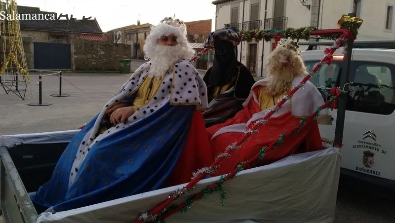 Los Reyes Magos entregaron regalos a los niños y a los Mayores
