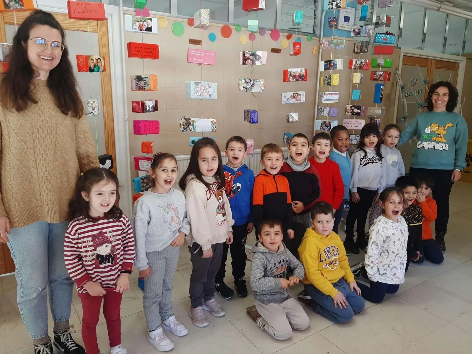 Foto 2 - Lectura, escultura o bailes para celebrar el D&iacute;a de la Paz en el CEIP Severiano Montero