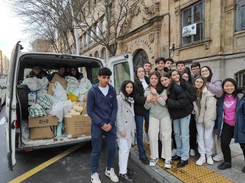 Alumnos del colegio Calasanz durante la 'operación kilo'
