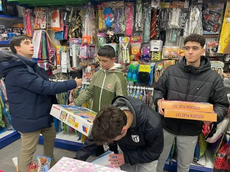 Alumnos del colegio Calasanz durante la 'operación kilo'
