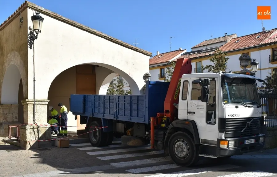 Foto 8 - La Plazuela del Buen Alcalde inicia su metamorfosis con nuevos paneles de madera