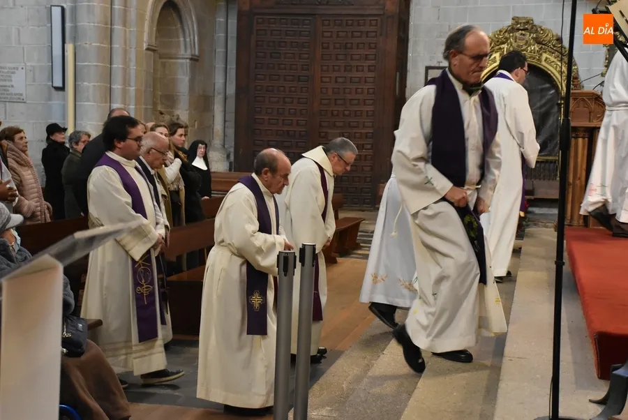 Foto 3 - Fieles y sacerdotes de la Di&oacute;cesis Civitatense se despiden de Benedicto XVI