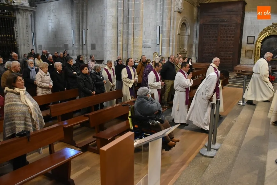 Foto 4 - Fieles y sacerdotes de la Di&oacute;cesis Civitatense se despiden de Benedicto XVI