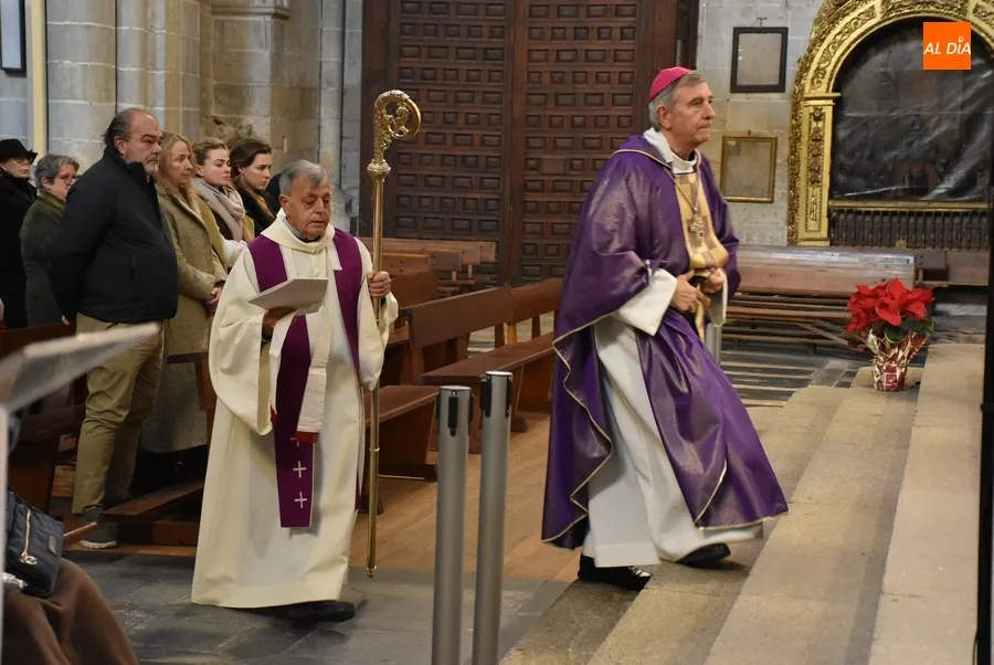 Foto 5 - Fieles y sacerdotes de la Di&oacute;cesis Civitatense se despiden de Benedicto XVI