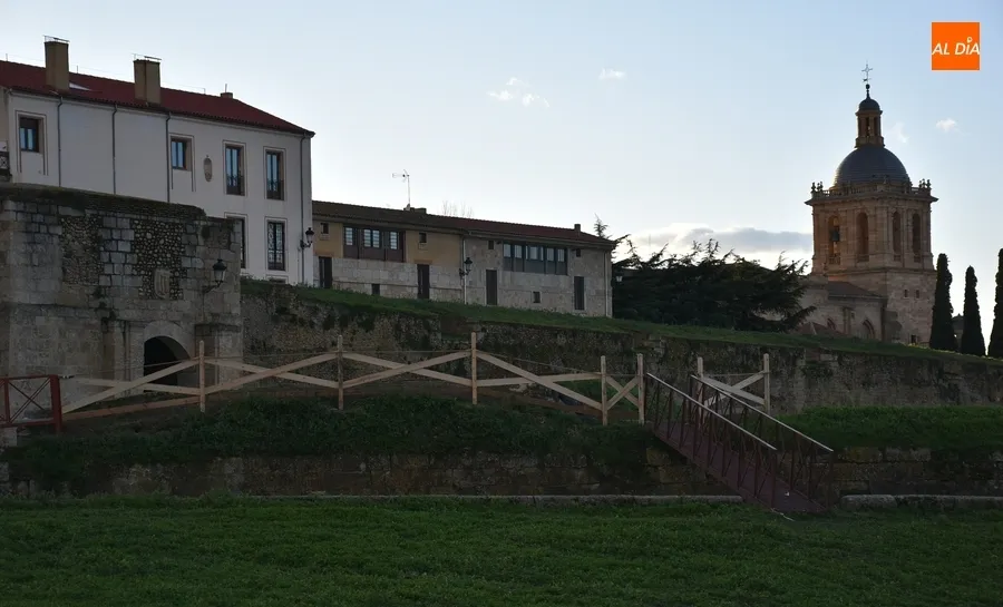Foto 2 - Instalado, y abierto al uso, el Puente de Aris