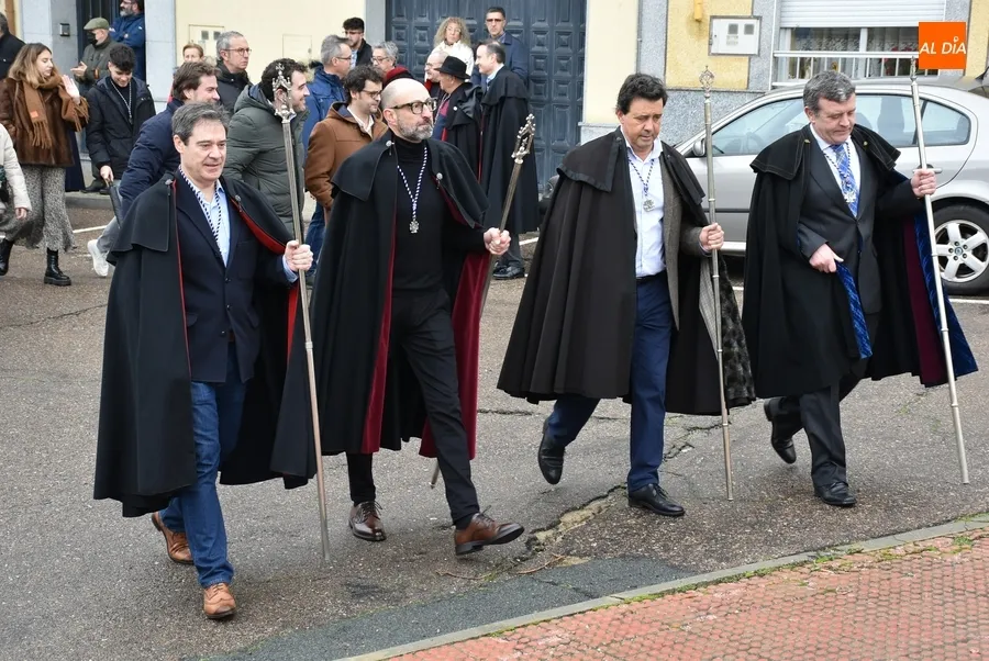 Foto 4 - San Sebasti&aacute;n arriesga, y se acaba mojando bastante, en el inicio del ciclo festivo precarnavalero