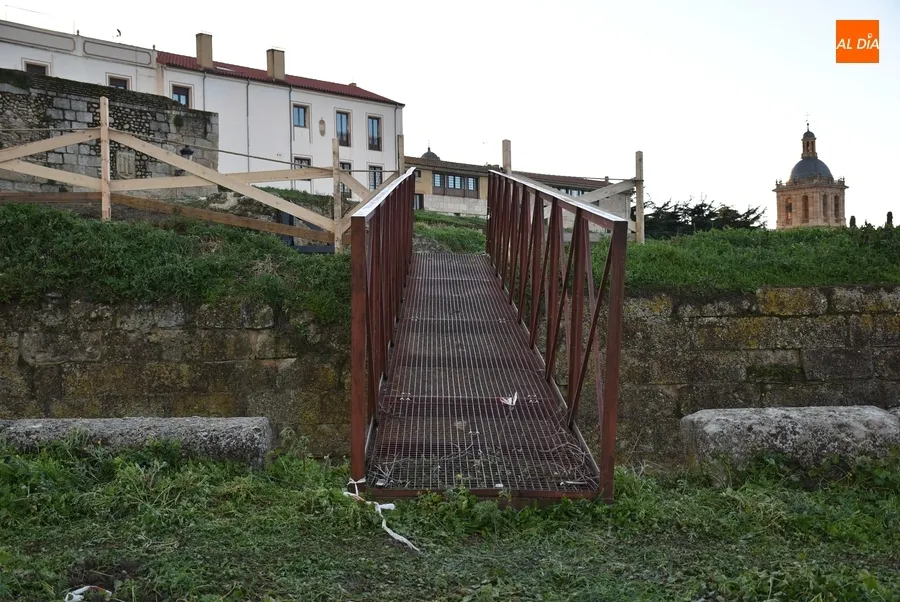 Foto 3 - Instalado, y abierto al uso, el Puente de Aris
