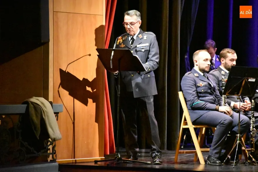 Foto 2 - La Academia B&aacute;sica del Aire y del Espacio protagoniza la 1&ordf; actuaci&oacute;n del 2023 en el Teatro